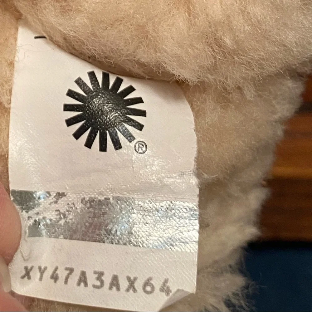 UGG Boots - Picture 6 of 7